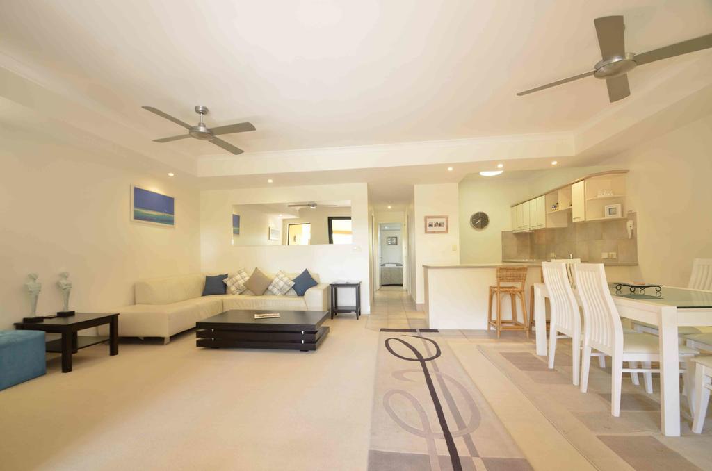 Bermuda Villas Sunshine Coast Room photo