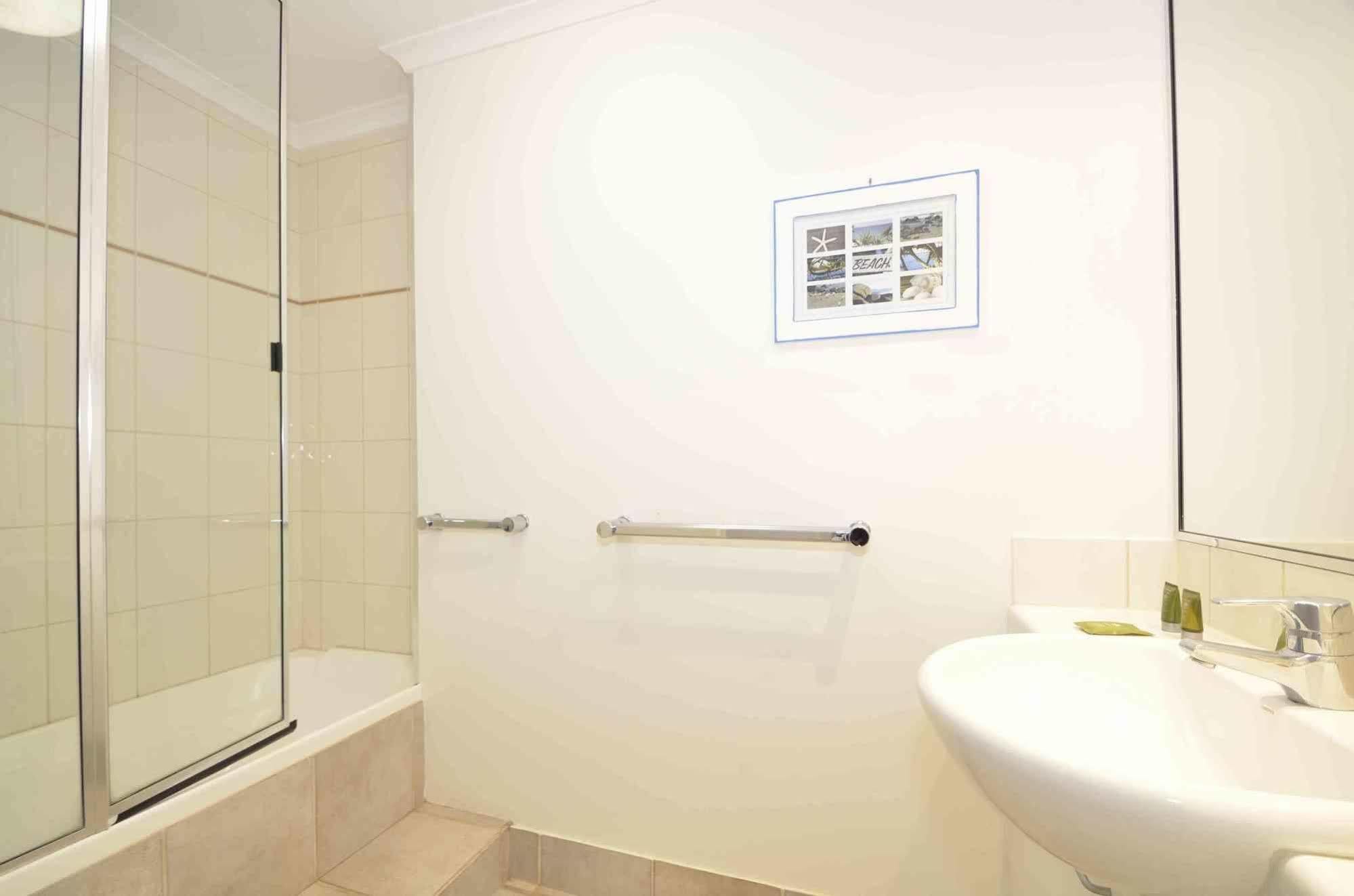 Bermuda Villas Sunshine Coast Exterior photo